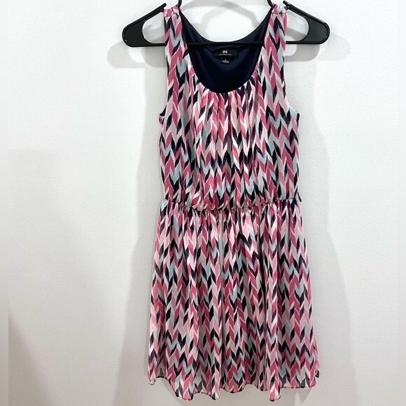 IN Studio navy pink and aqua pleated dress size small - Picture 3 of 7